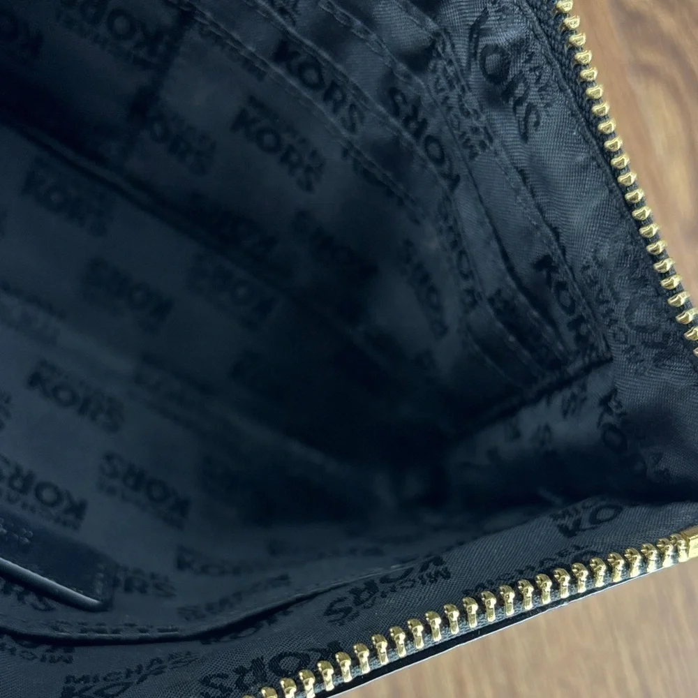 🔥🔥🔥Michael Kors Black Clutch with Gold Accents🔥🔥🔥